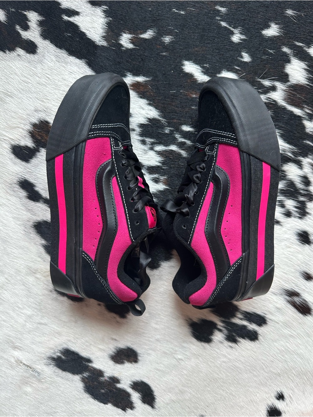 Vans Old Skool Women's Hot Pink & Black Low Top Platform Sneakers 9 - Picture 3 of 8